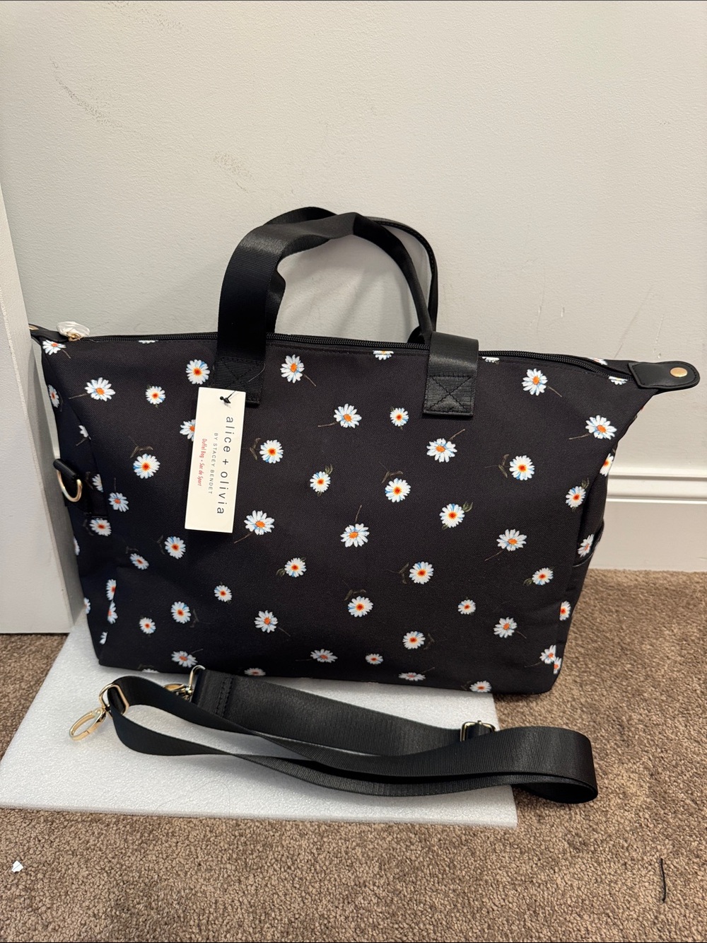 Alice + Olivia daisy print duffle travel bag NWT